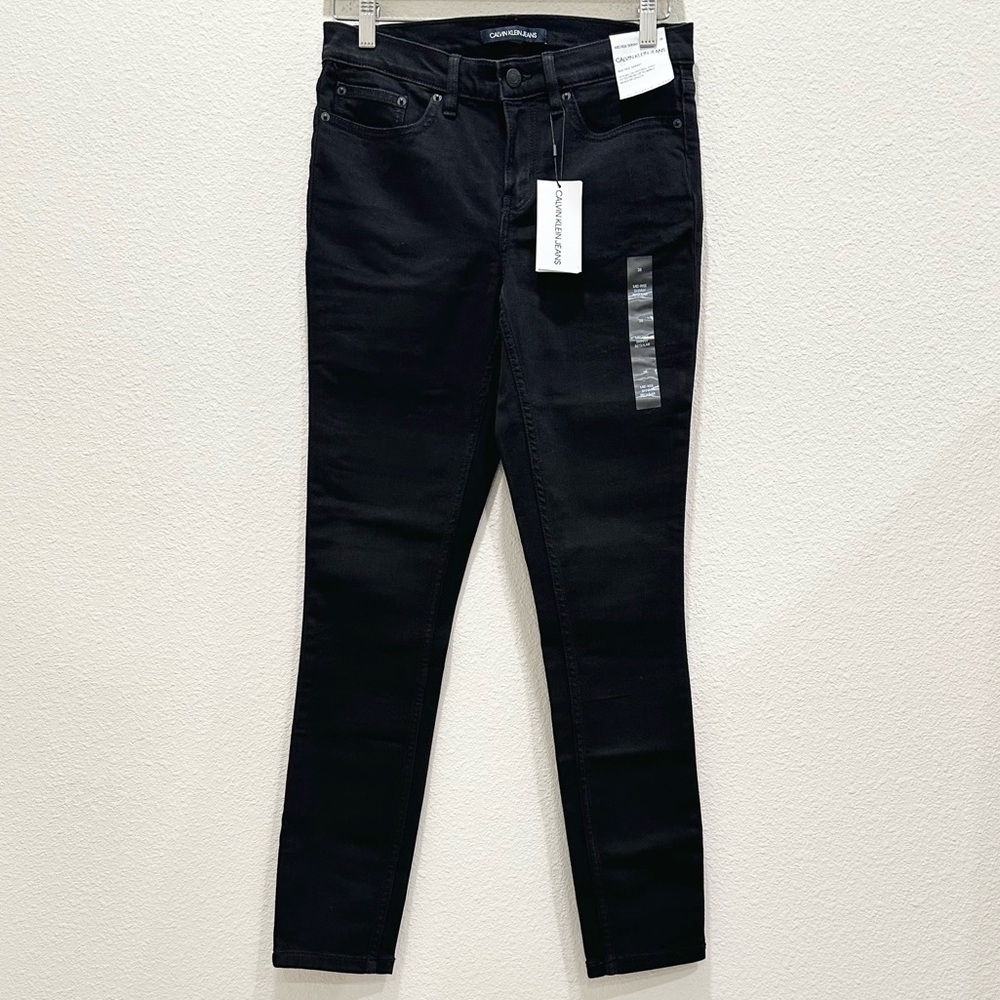 NWT! CALVIN KLEIN JEANS Black Mid Rise Skinny Pants!